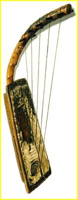 Harpe congolaise  cinq cordes de la rgion des Lendu (lac Albert). L: 50 cm.