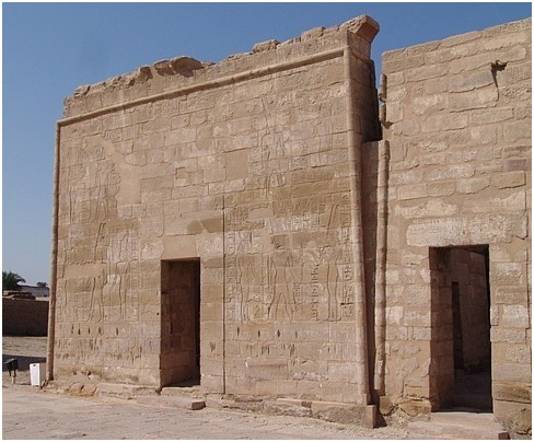 Chapelles funraires des divines adoratrices: bas-reliefs de la faade 1 & 2. XXe dynastie. Grs. Medinet Habou.
