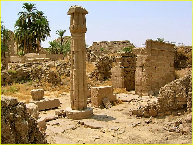 Vestiges de la chapelle de la Divine Adoratrice Ankhnesnferibr,  Karnak.