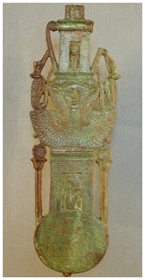 Contrepoids de collier menat fait de bronze. Epoque ptolmaque. Muse du Louvre.