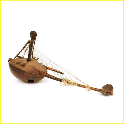 Harpe-luth de type anthropomorphe provenant de la rgion de Kaloa. Muse d'ethnographie de Genve.