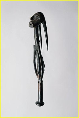 Harpe zande du type arqu, sans ses cordes.