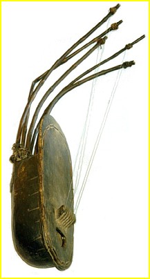 Pluriarc dot de cinq cordes mtalliques. Rpublique Centrafricaine. L: 72 cm.
