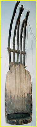 Pluriarc  cinq cordes. Rpublique Dmocratique du Congo. L: 74 cm.