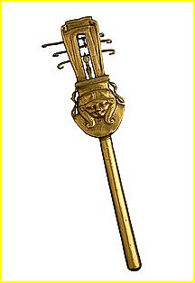 Sistre hathorique en or, provenant de Louxor; L: 16 cm; Nouvel Empire.