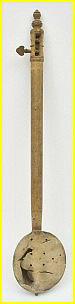 Rababa ou vile rebab. Elle fut dcouverte en Egypte au XIXe sicle. Une cheville est manquante ainsi que les cordes. Rf: C. 242. Muse du Palais Lascaris de Nice.