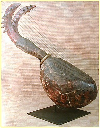 Harpe zande dote de seize cordes, de la rgion soudanaise.